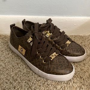GBG Los Angeles Sneakers Size 5½